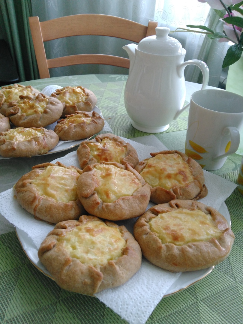 Шанежки рецепт. Шаньга Сибирская. Татарская выпечка шаньги. Шаньги Поморские. Шаньги, ватрушки.