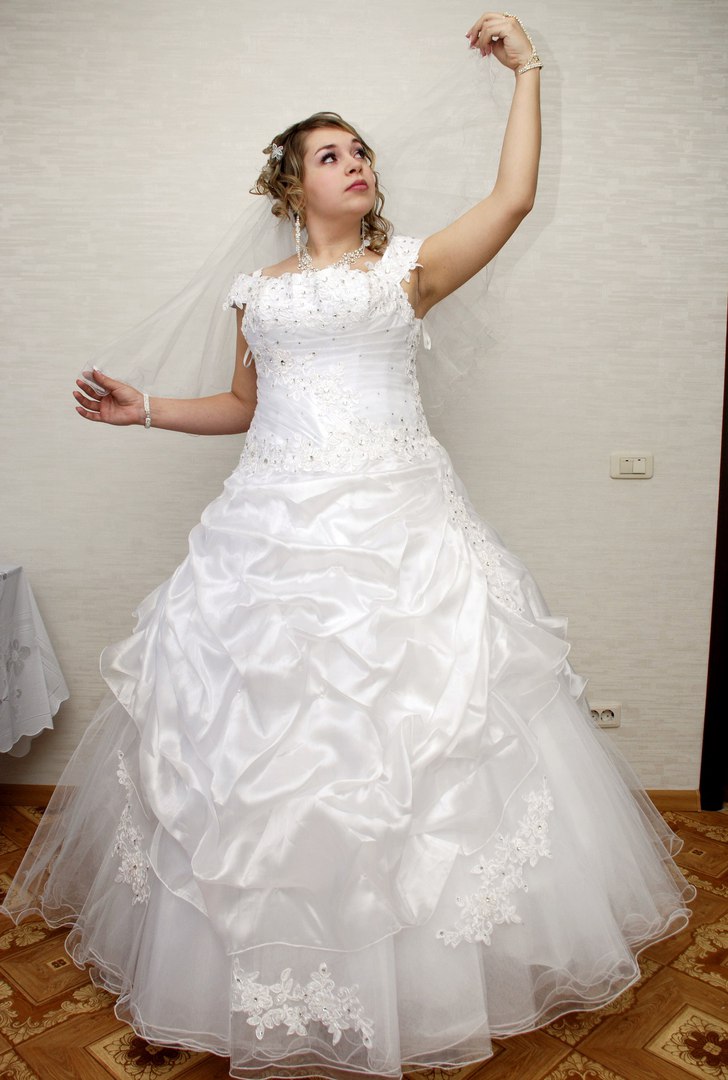 Платье б у авито. Свадебные платья домашние. Свадебное платье 52. Свадебные платья б у. Свадебное платье 52 размер.