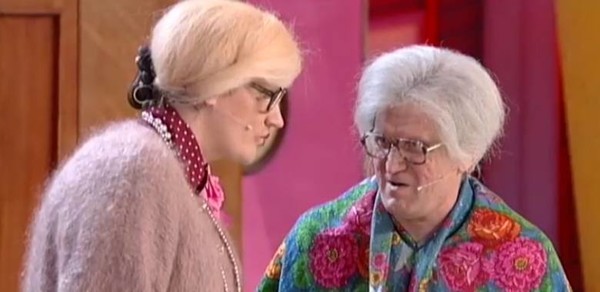 Рожков уральские пельмени бабка. Уральские пельмени рожков бабушка. Уральские пельмени выпившая бабка. Уральские пельмени 2022 рожков и мясников. Фитнес бабушка.