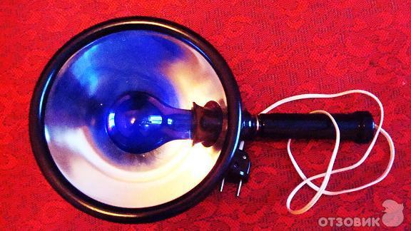 прогревание маленьких детей лампой. синяя лампа для носа ребенку. синяя лампа для цыплят. лампы увч и прогревание. прогревание ушей синей лампой.