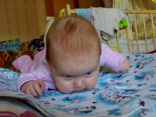 Малышу 3 месяца форум. 2 Месяца ребенку. Двухмесячный ребенок. Как должен держать голову ребенок в 3 месяца.